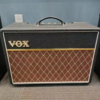 Store Special Product - Vox - AC10C1